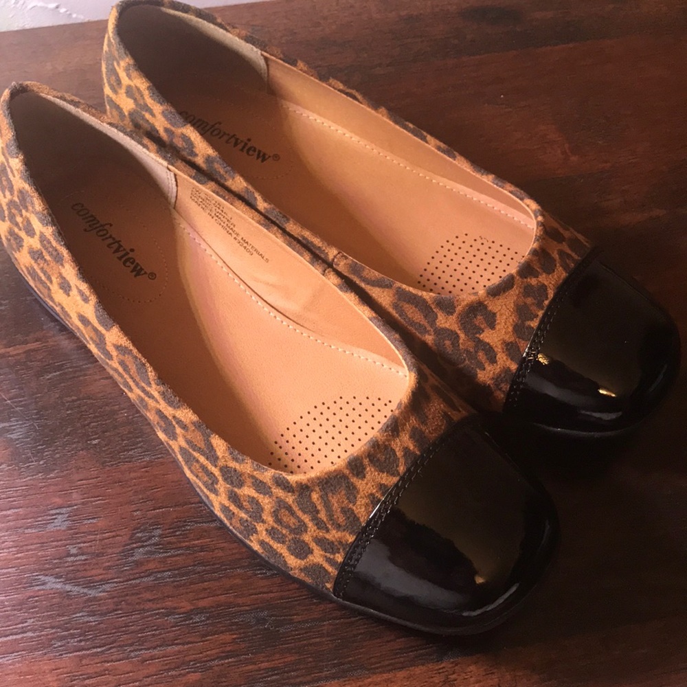 Comfortview flats size 7